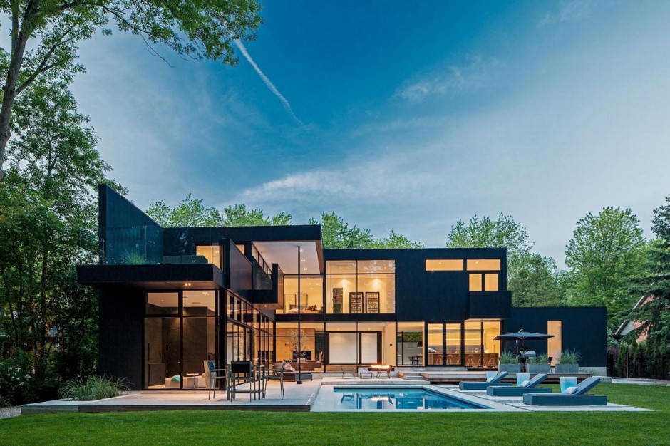 Luxurious 5-Bedroom Mansion